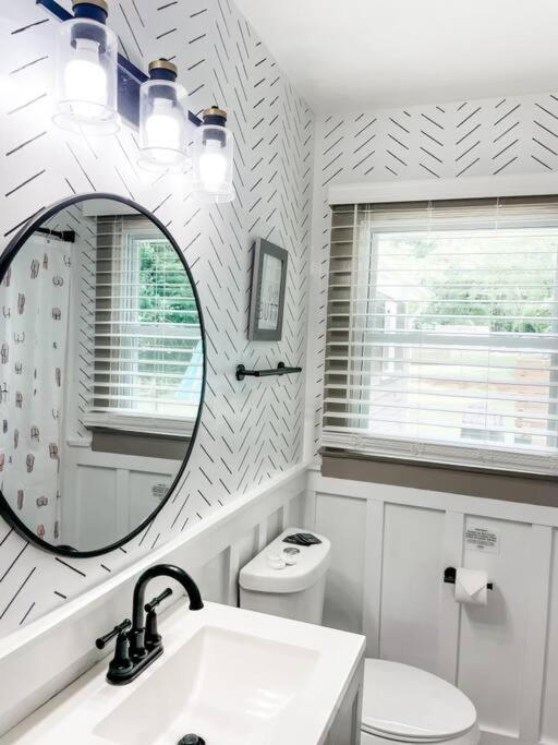 Blue Bungalow W/ Free Golf Cart 1/2 Mi From Square Covington Eksteriør billede