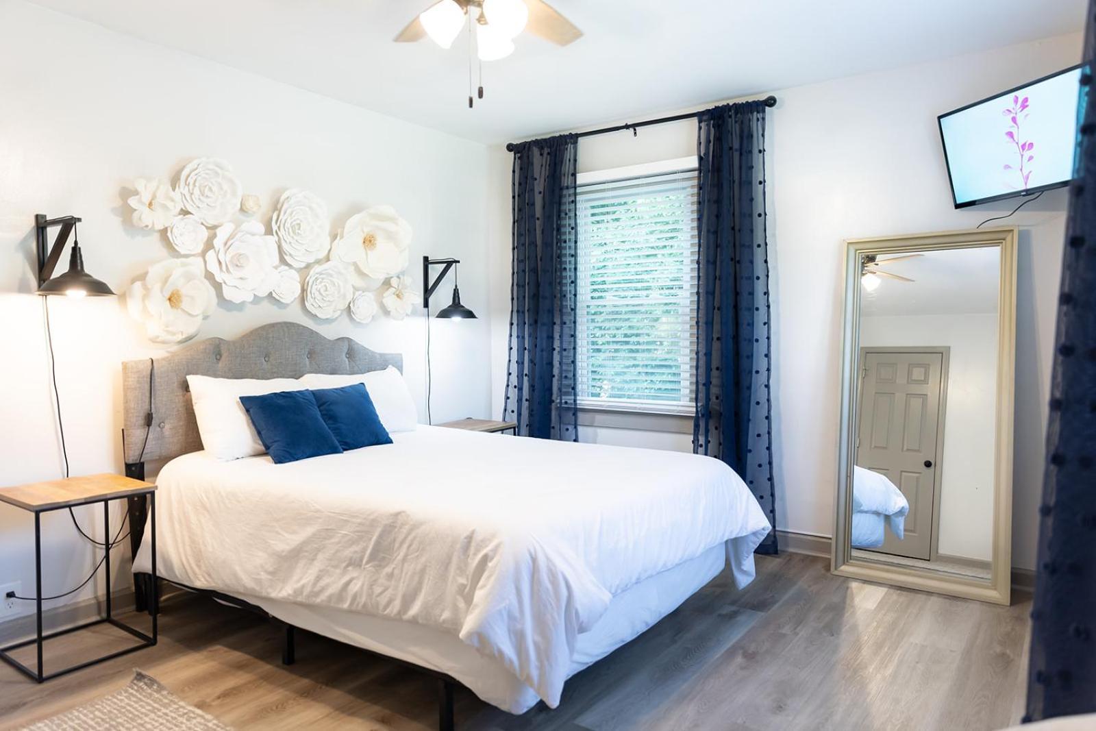 Blue Bungalow W/ Free Golf Cart 1/2 Mi From Square Covington Eksteriør billede